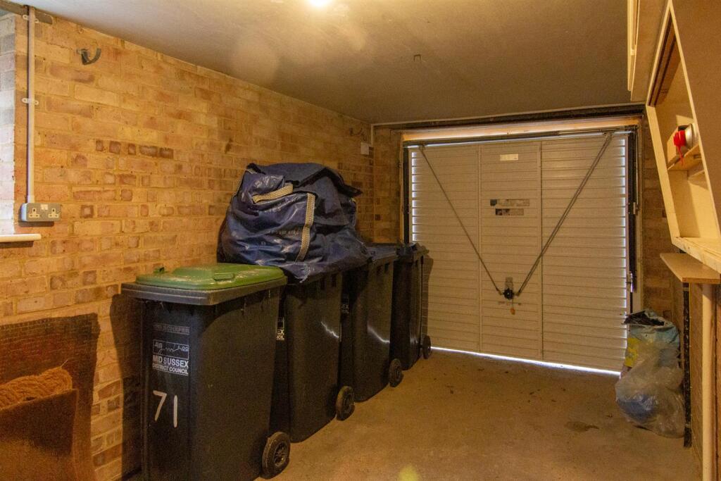 Harlands Rd - 71 - garage.jpg