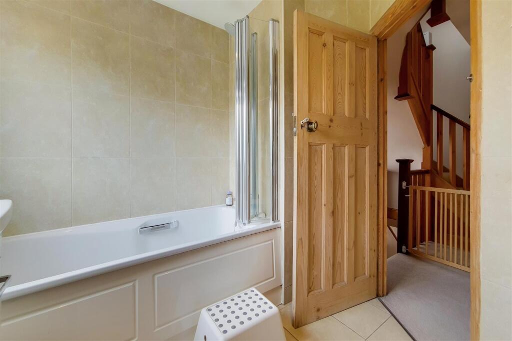 11_Bathroom-1.jpg