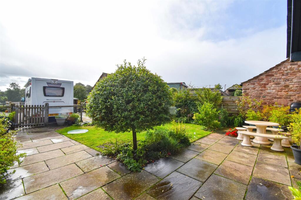 2 Swalebrook Barn Garden c.jpg