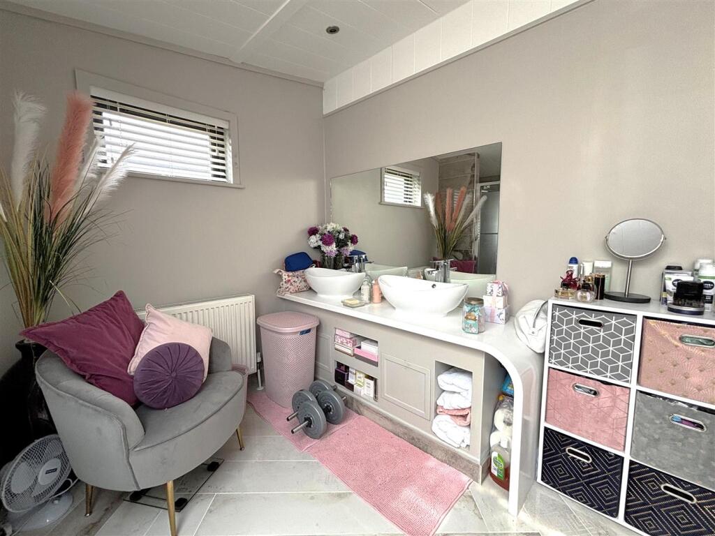 En-Suite Bathroom