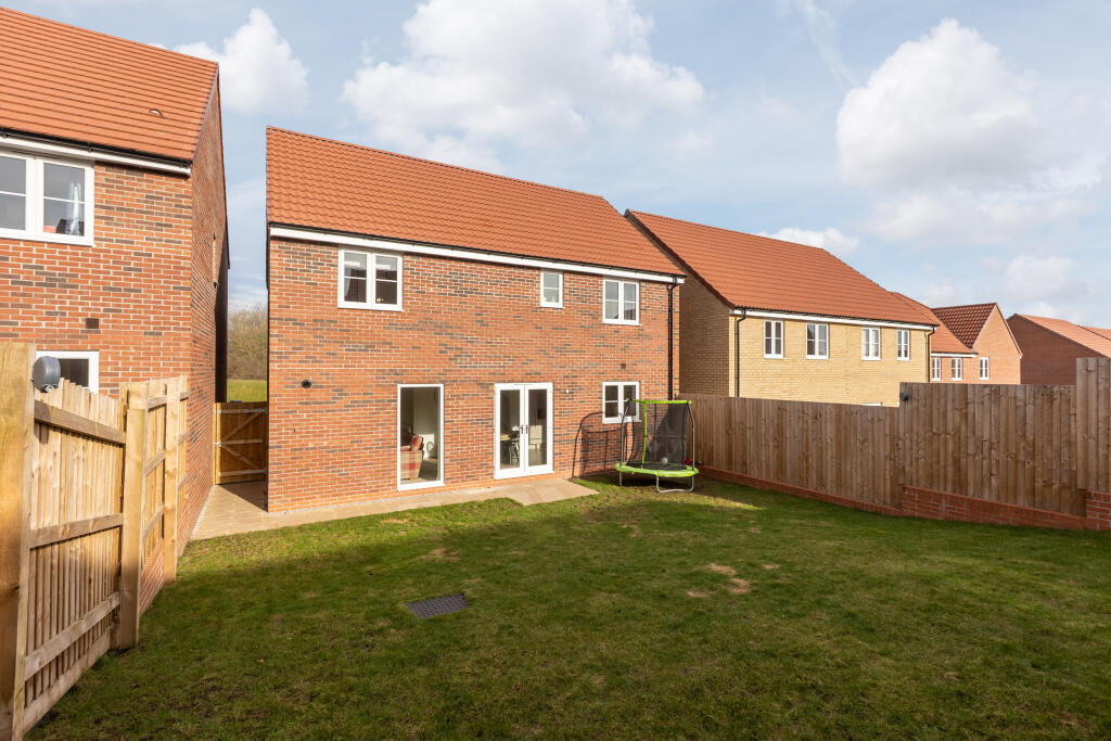 Laurel Court 25 External-4