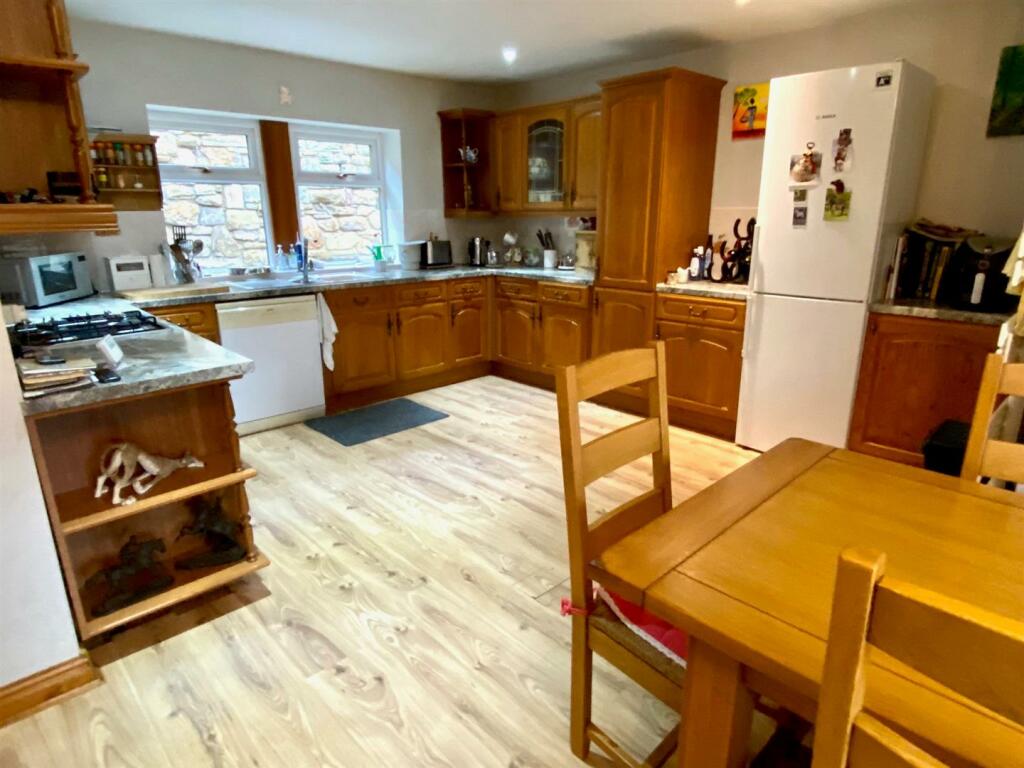 quarry place 21 dining kitch.jpg
