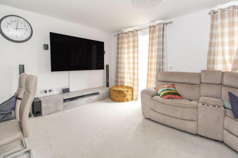 Sitting/dining room