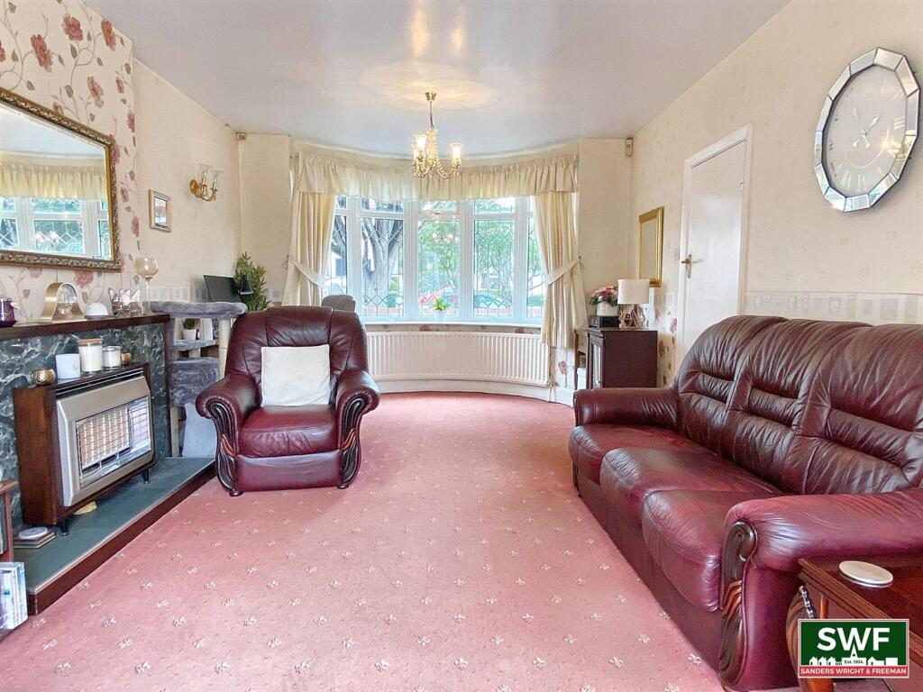 Living Room1.jpg