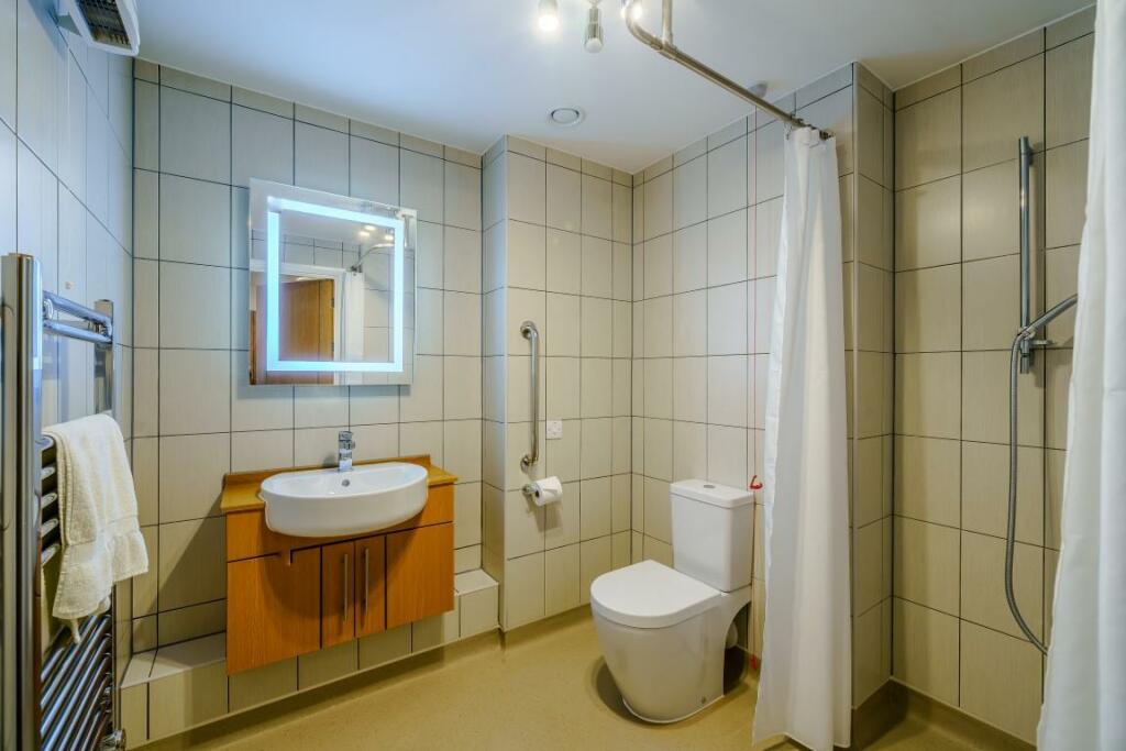 8515756-Interior15 (Medium).jpg