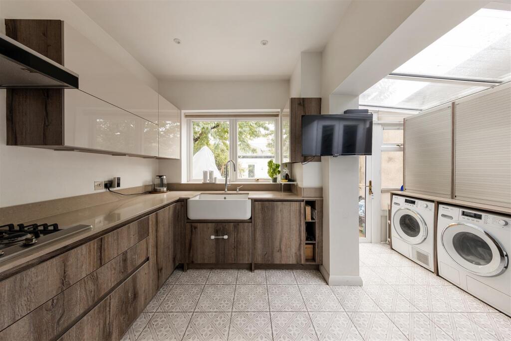 Shortlands Road, E10