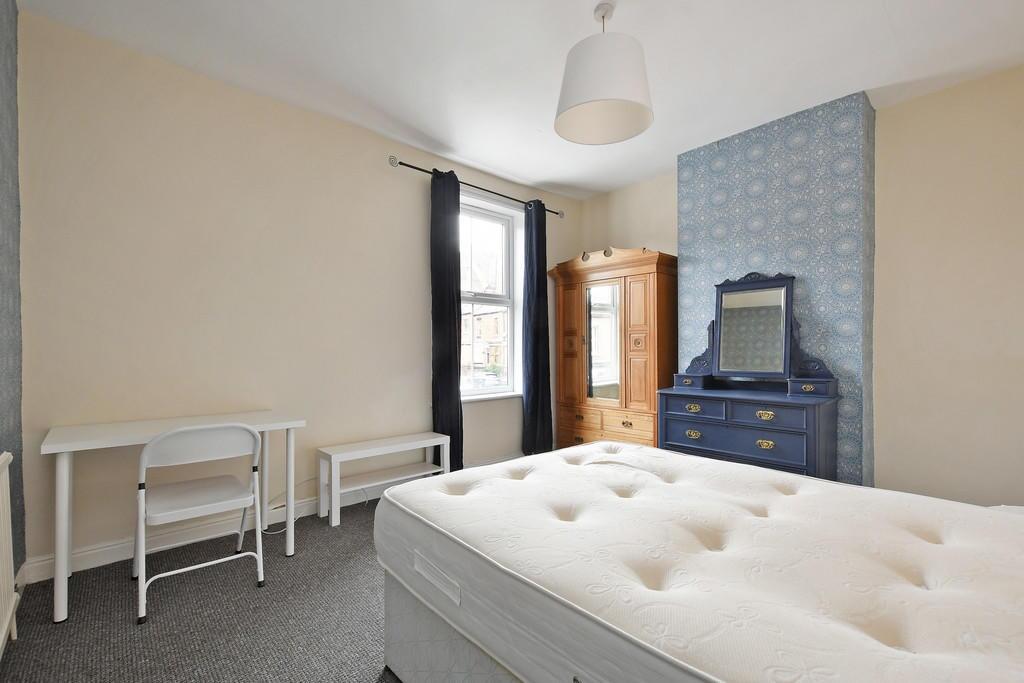 A bright and tidy double bedroom featuring a co...