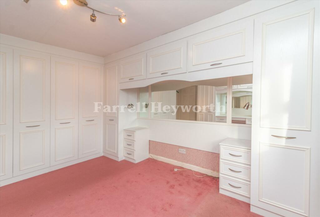 Bedroom 1 image 2