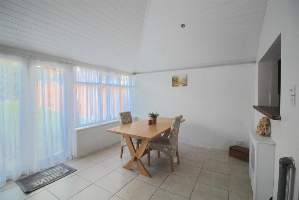 Conservatory/Dining Area