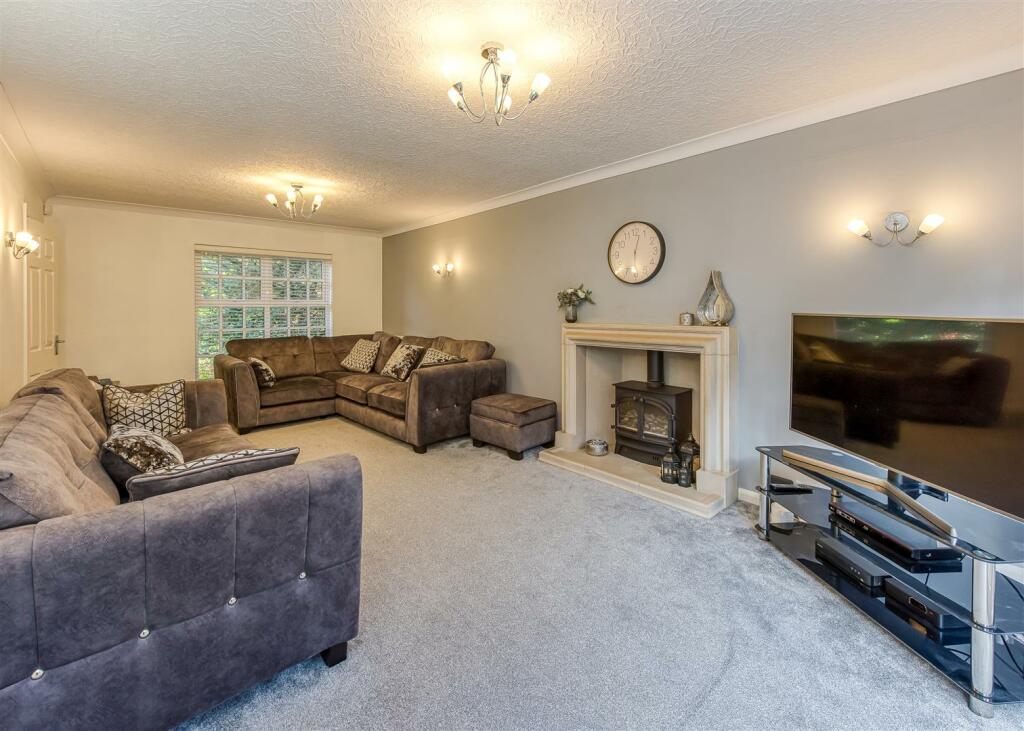 6 Redmoor Gardens-Living Room A.jpg