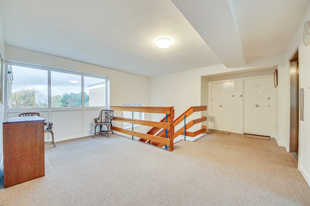 Communal Landing &amp; Lift