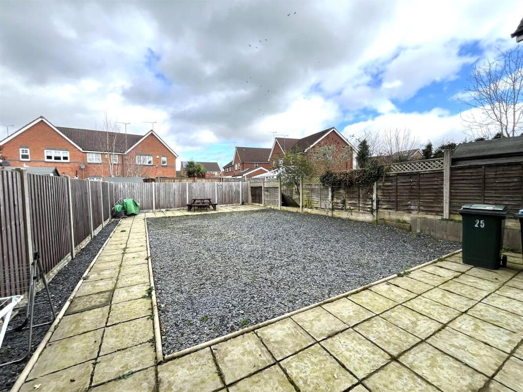 Lole Close, Longoford -Garden.jpeg