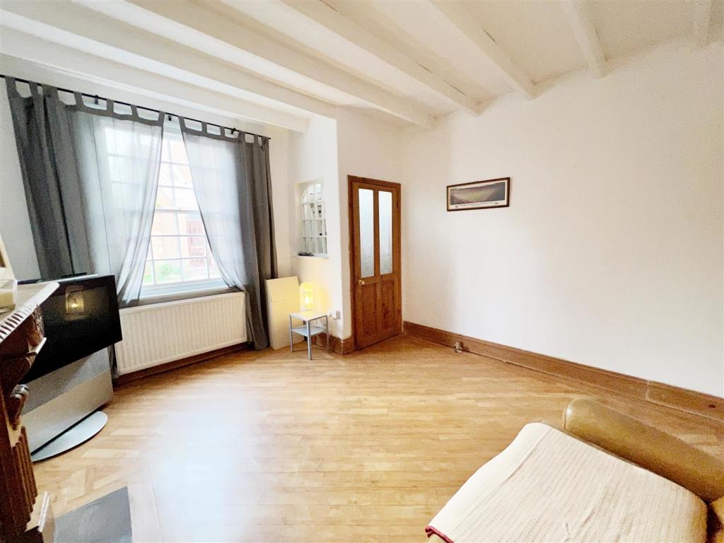 Lounge 2.jpg