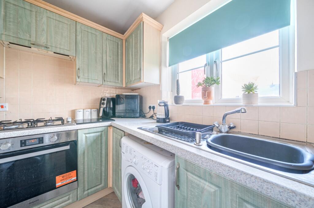 1376460-10-6911d1d7eb2ff