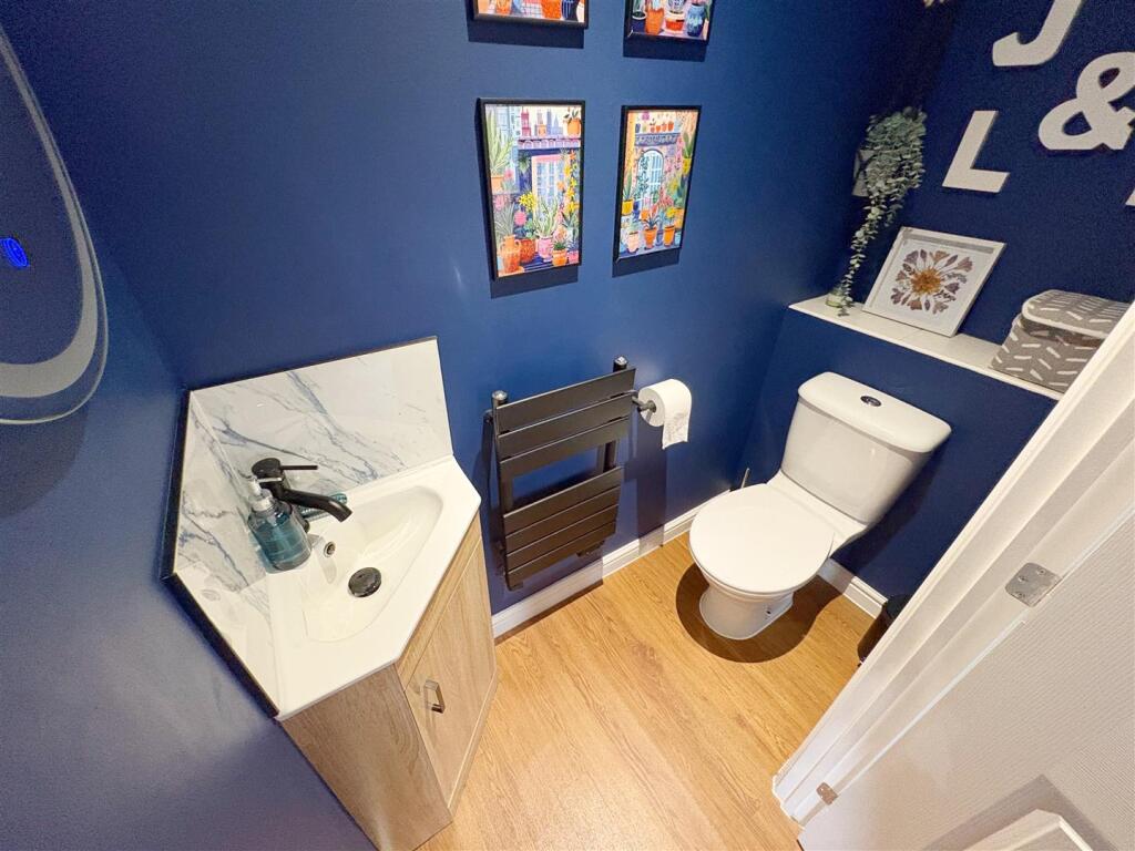 Downstairs wc.jpg