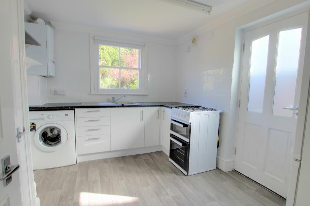 3 kitchen.jpg