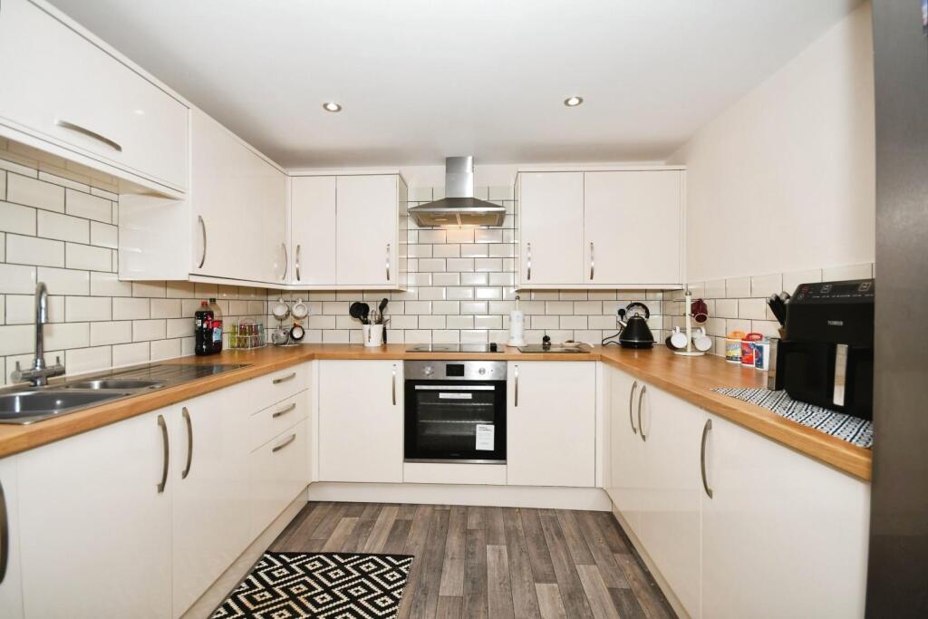 KITCHEN 01.jpg