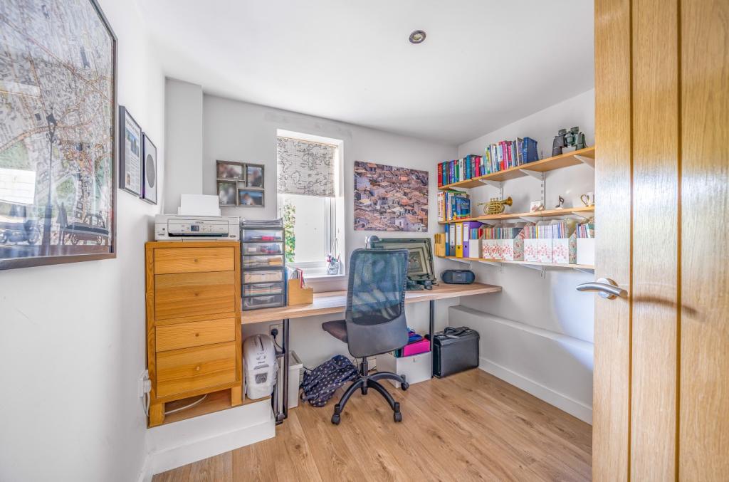 Bedroom/Office