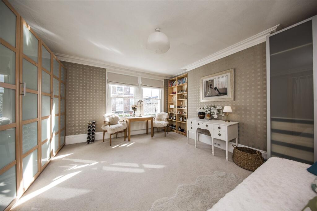 Living Room/Bedroom