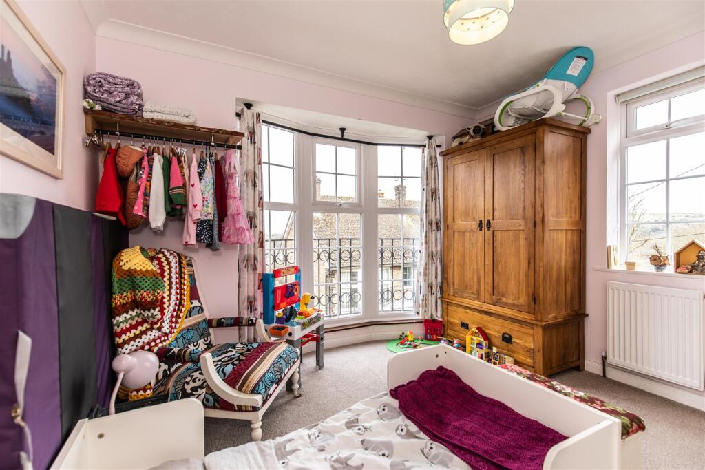 2 Sackville Close19.jpg