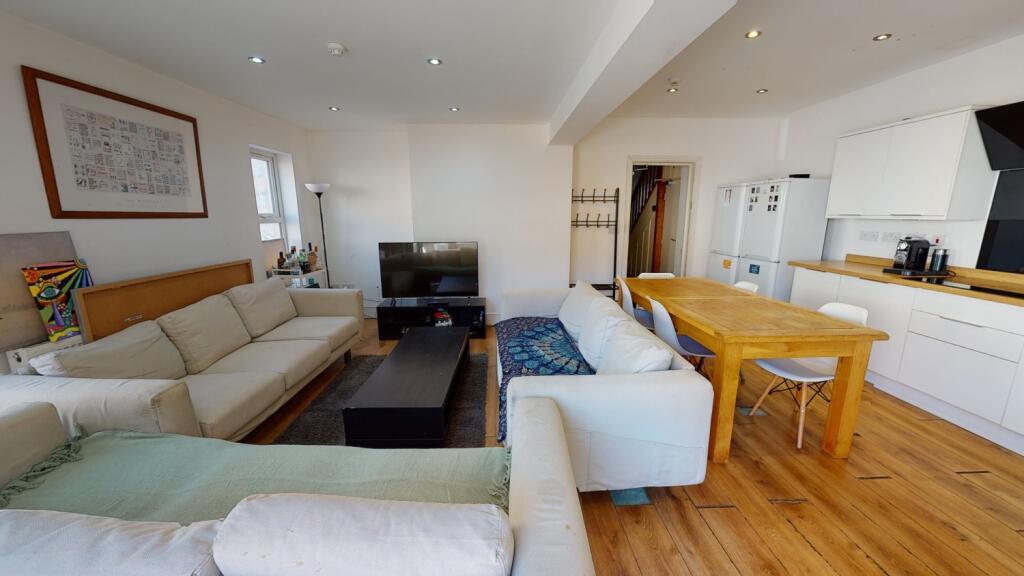13-Christina-Terrace-Living(3)