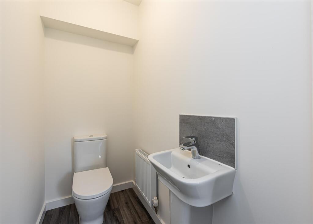 40 Foxglove Way-cloakroom.jpg