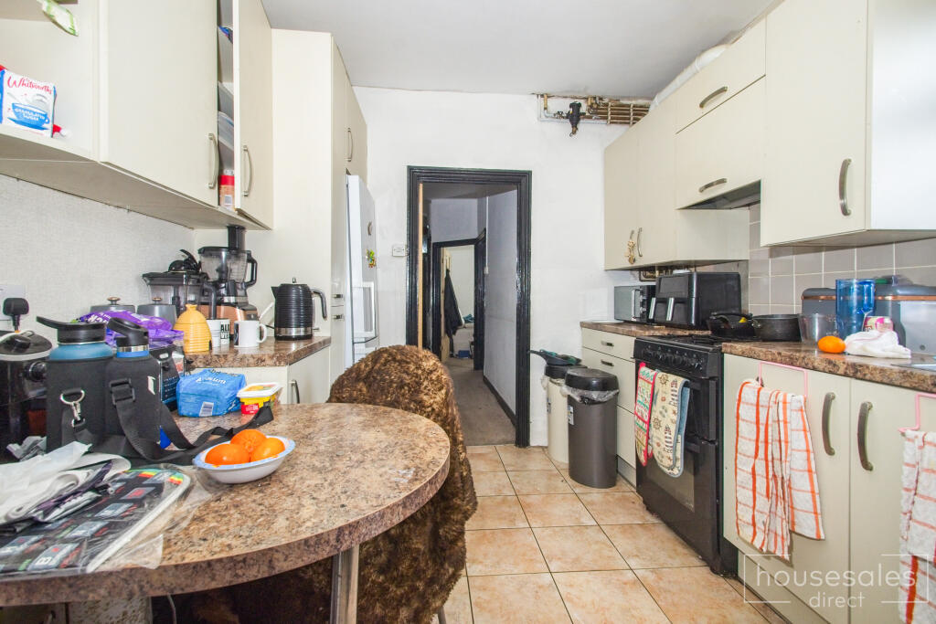 Kitchen/ Dining Room