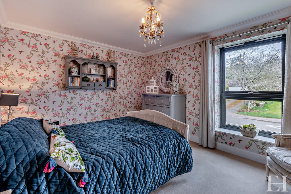 8641132-interiorW...