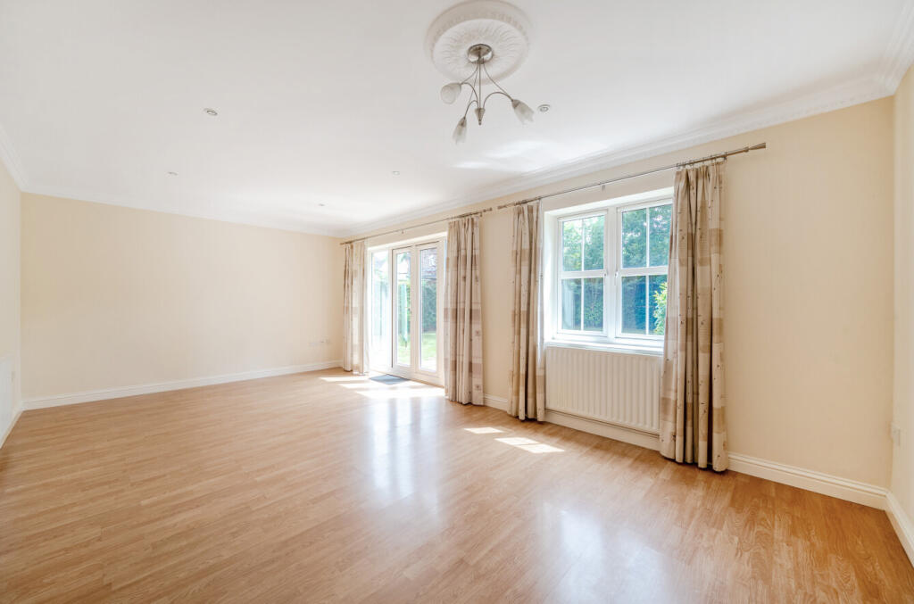 1319351-7-68653c8...