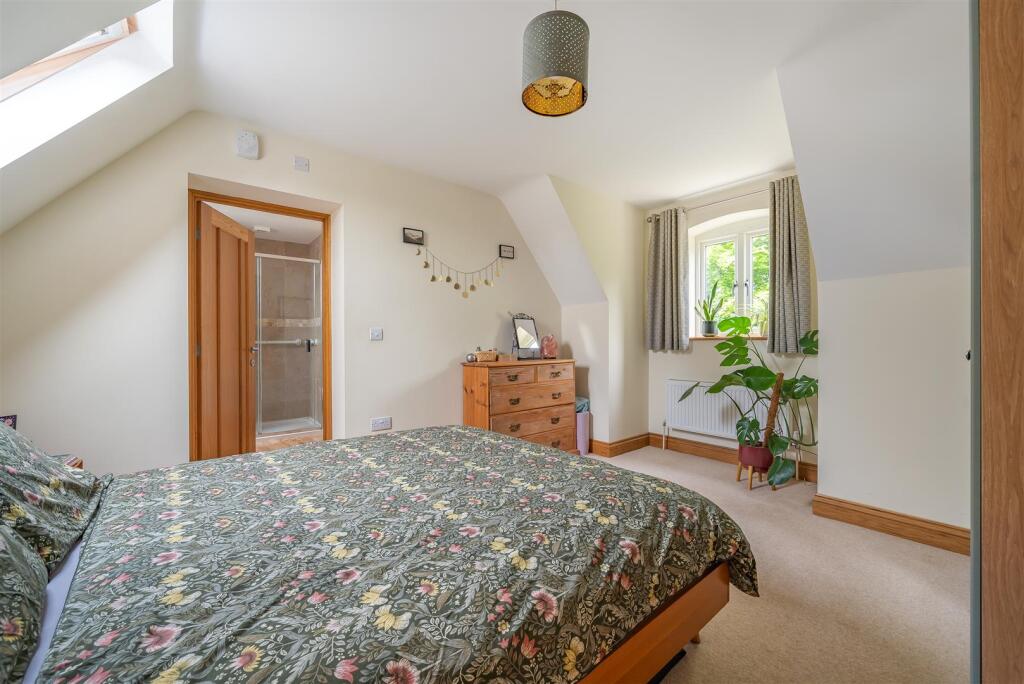 Emby House, 6a High Street, Greens Norton (19).jpg