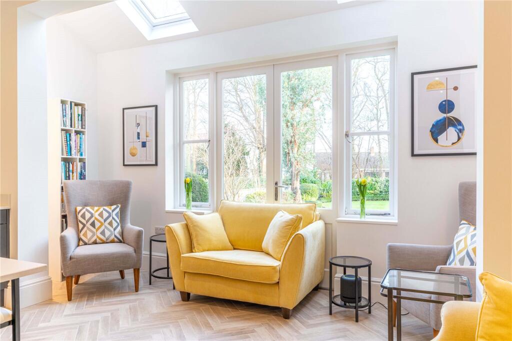Kitchen Seating Area