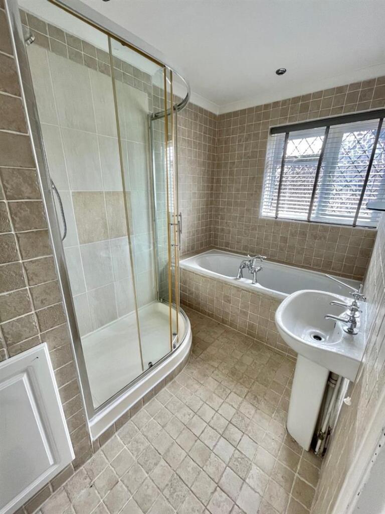Bathroom 2.jpg