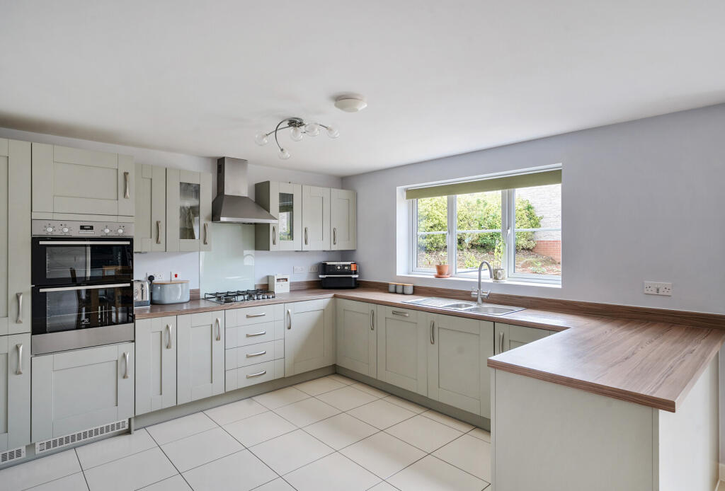 1299104-19-683072...