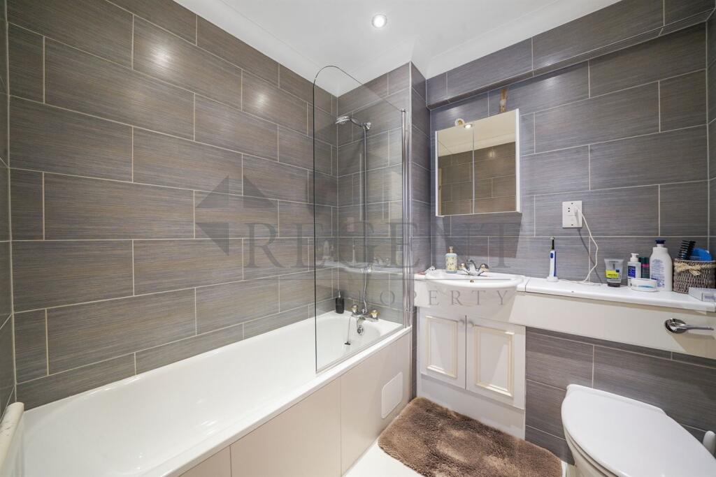 Main en-suite