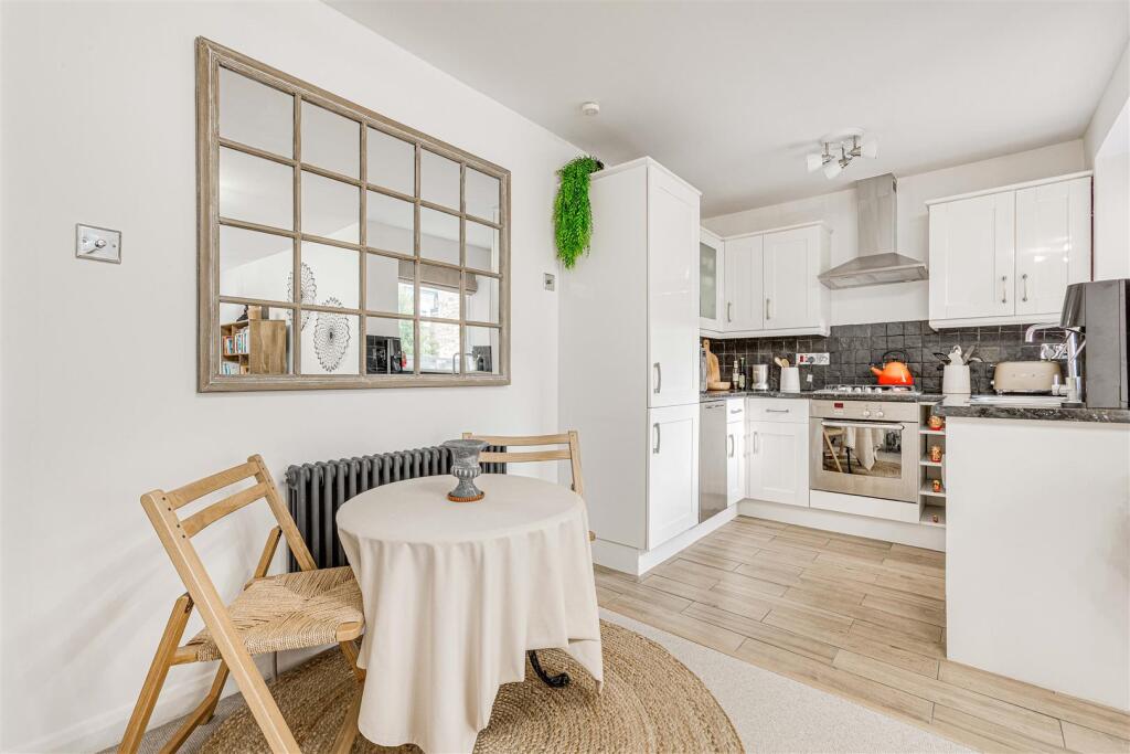 Radipole Road 50 Flat 2 Low-3.jpg