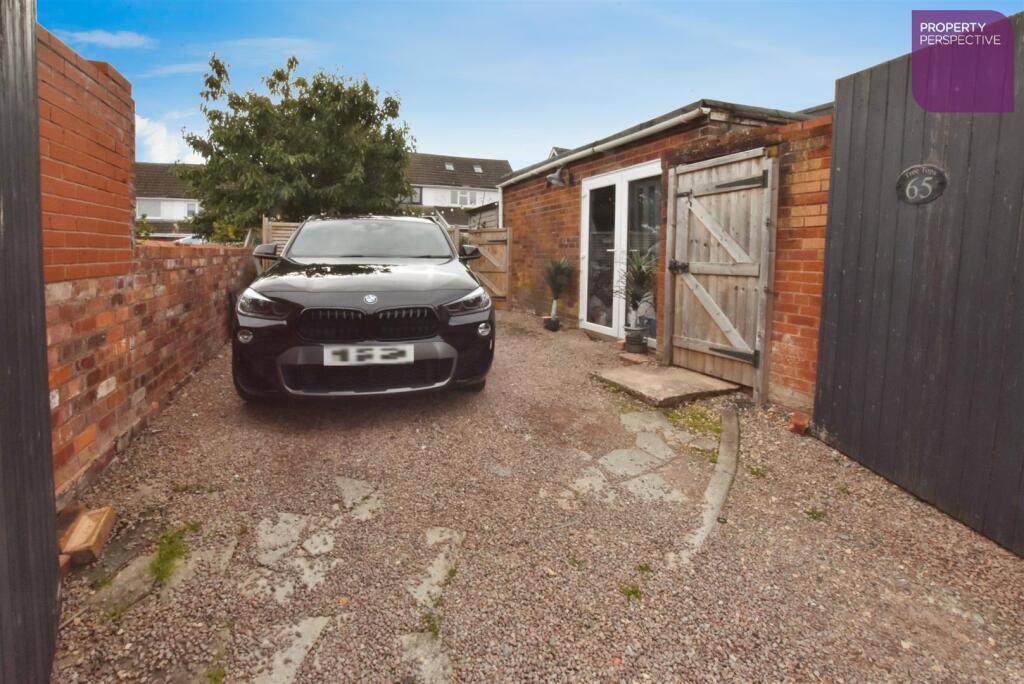 GARAGE &amp; PARKING