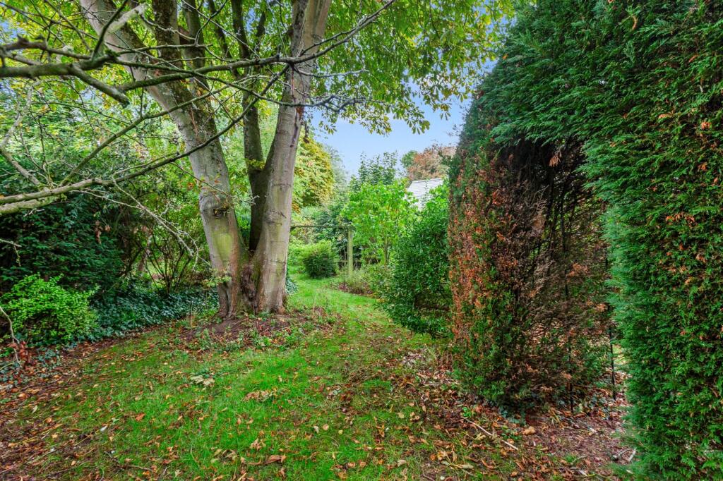 9 South End Road, Milton Bryan, Milton Keynes  Bedfordshire MK17 9HS