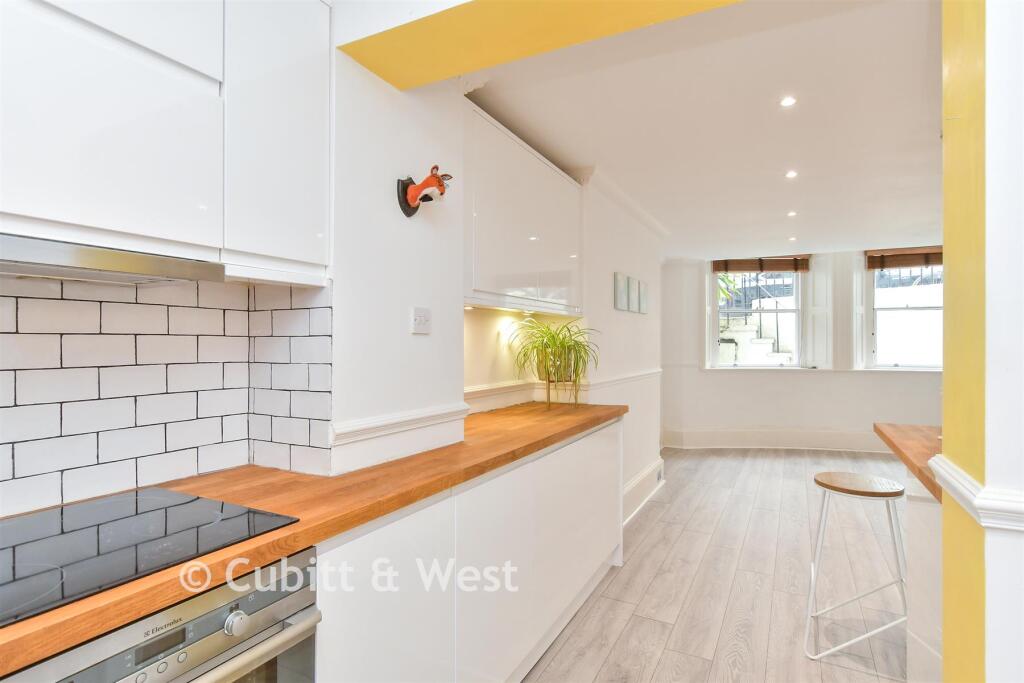 Kitchen/ Living Room