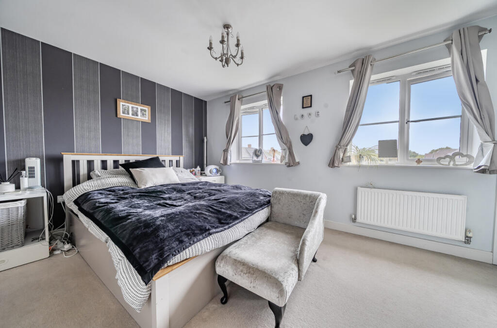 1362852-7-68dffc7...