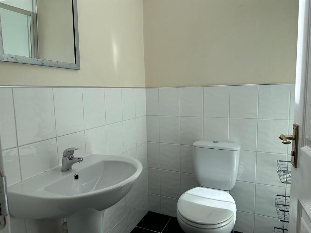 Toilet.jpg