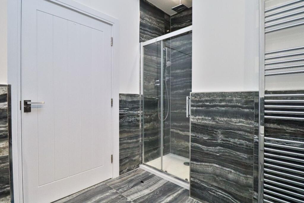 Bathroom II 