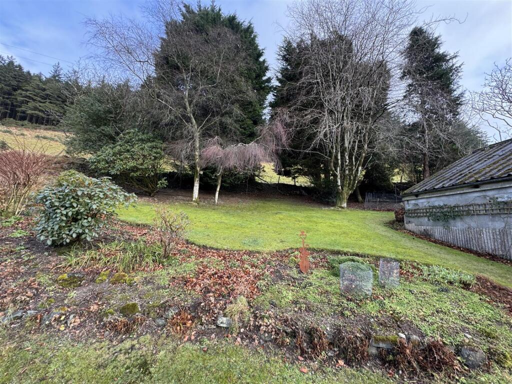 Crud Yr Awel Rear Garden.jpg