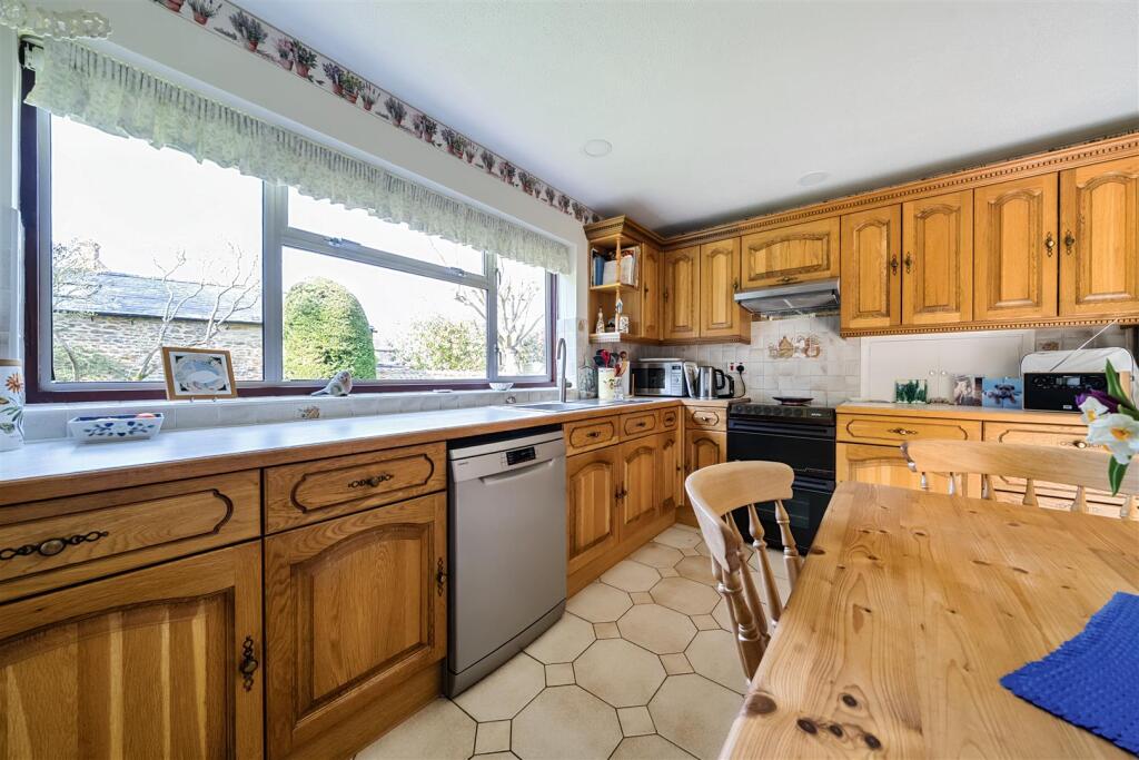 8 Orchard Close
