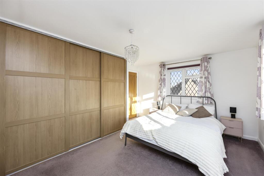 Courtlands Close 8-002.JPG