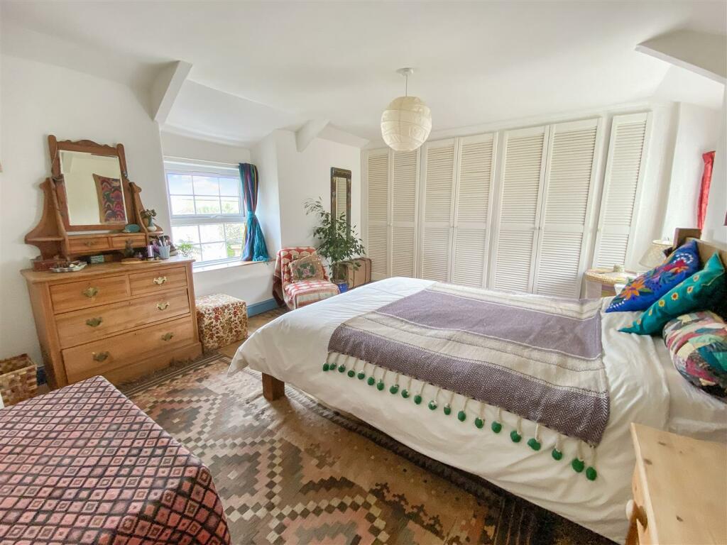 bed 1.jpg