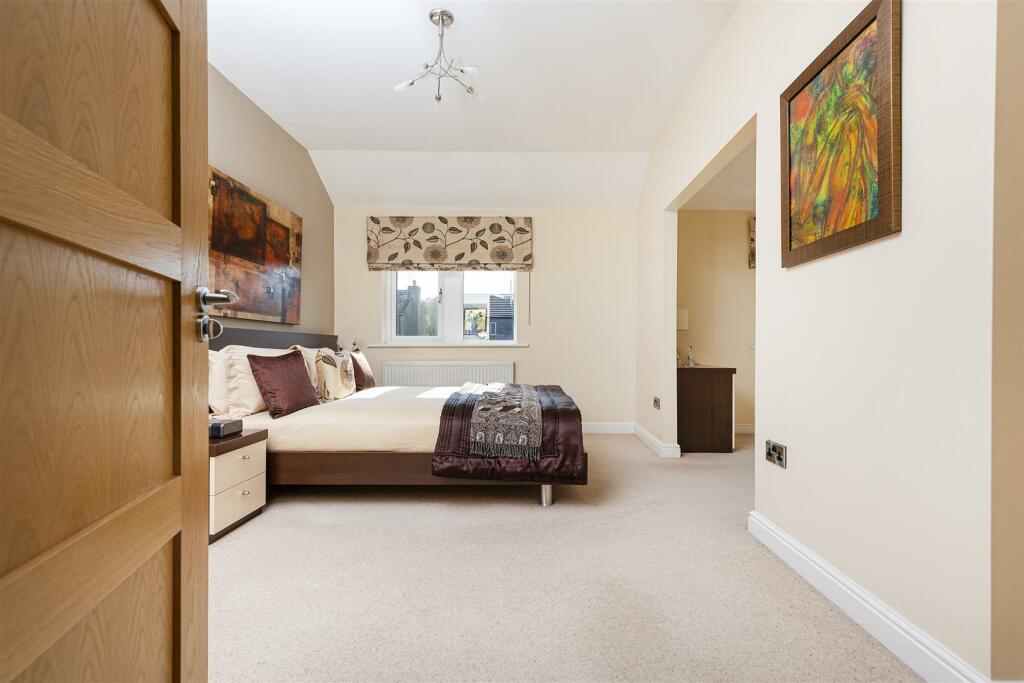 Bramleys Estate Agents - Long Lane - Honley (31).j