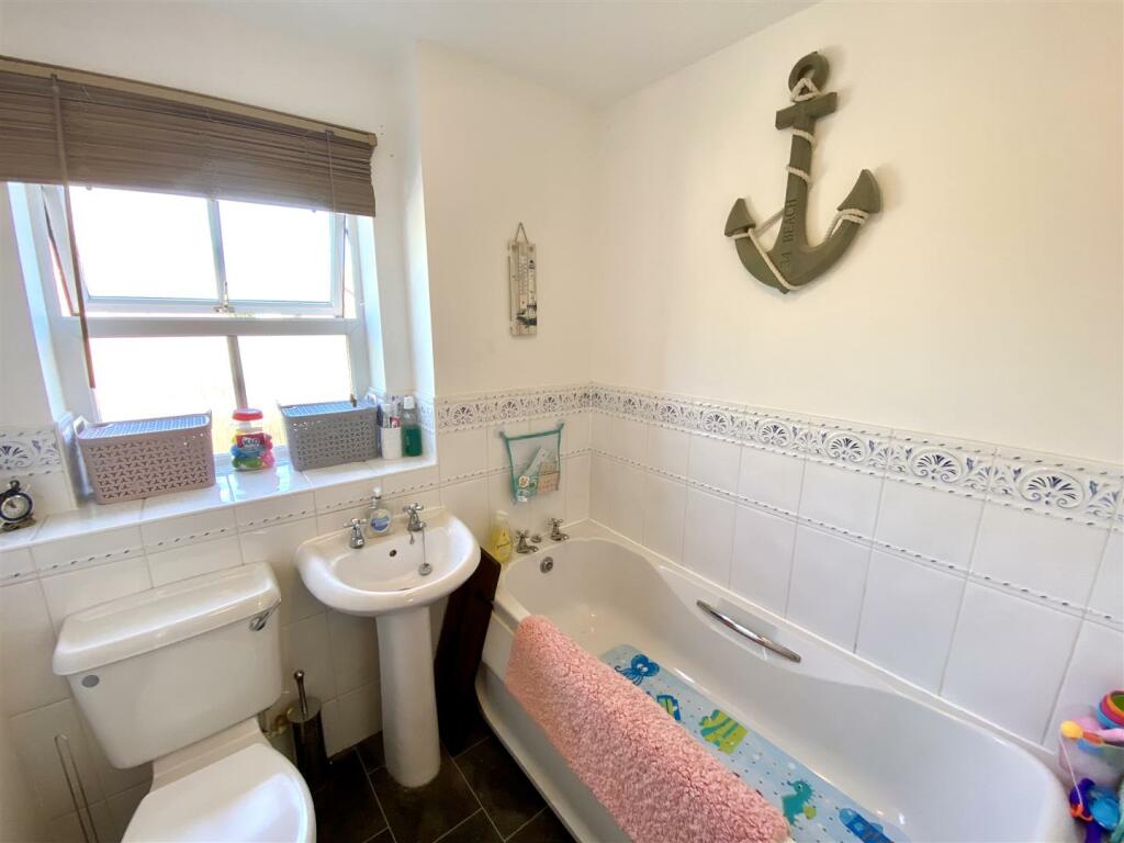 FAMILY BATHROOM