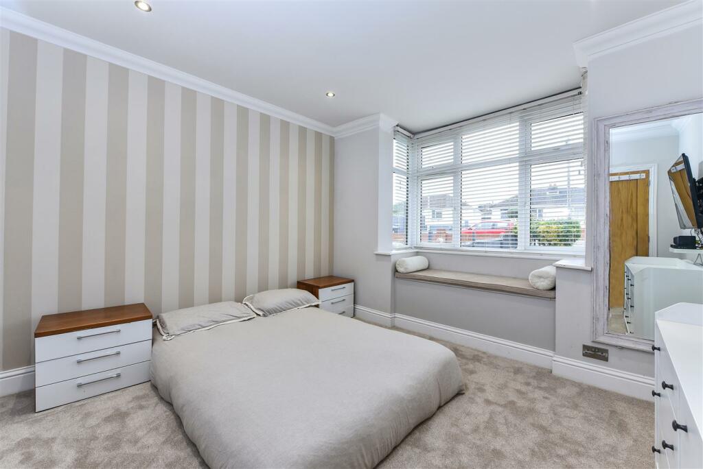 Bedroom 1.jpg