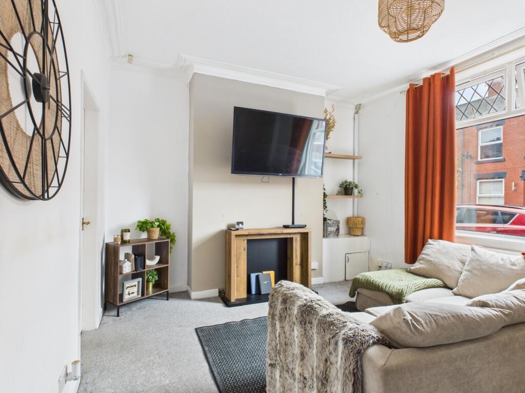 CAM03729G0-PR0076-STILL004