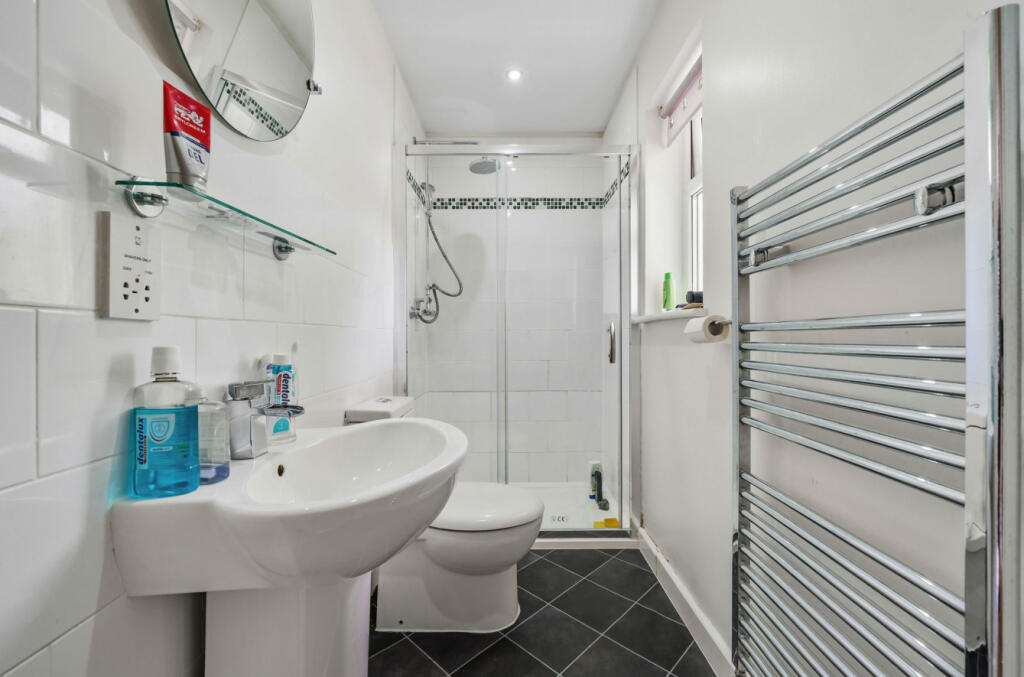 Annexe Shower Room